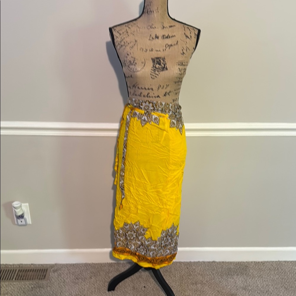 SAMOON Yellow Skirt with Gray and White Pattern size small